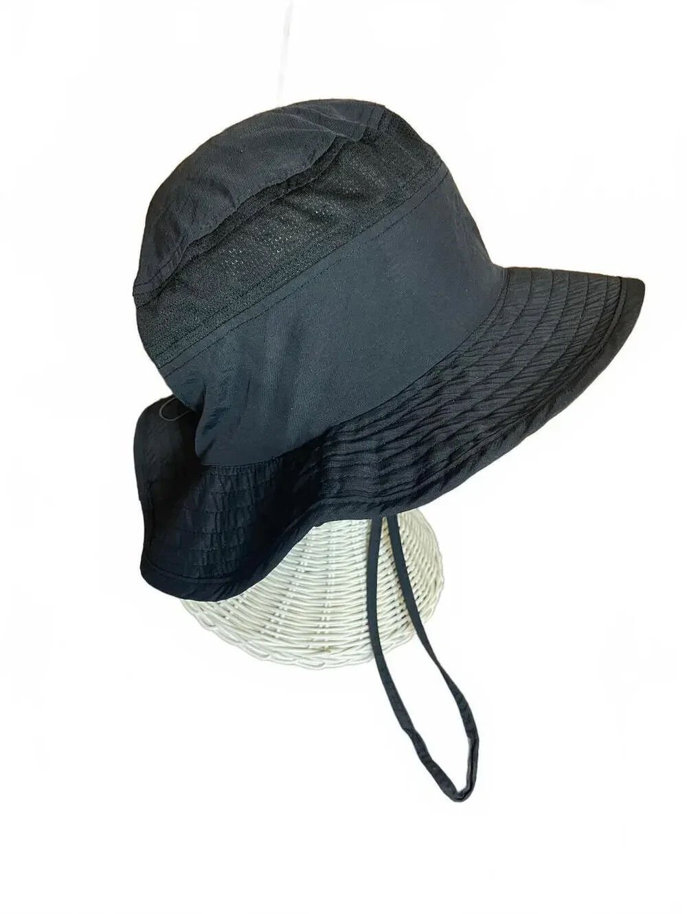 Gardenline black wide brim sun hat with toggles.